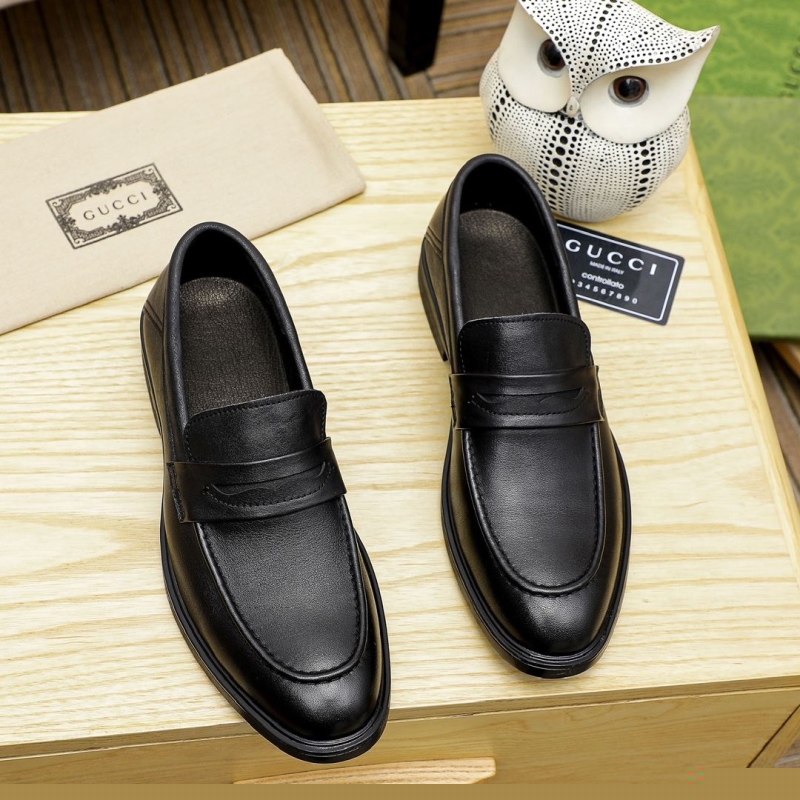 G*u*i leather shoes
